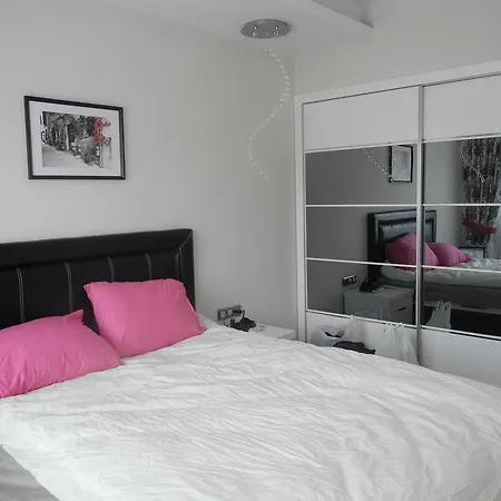 Azura Park Apartment *
