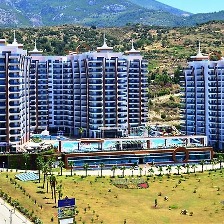 Azura Park Apartment