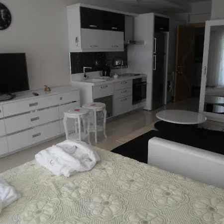 Azura Park Apartment *